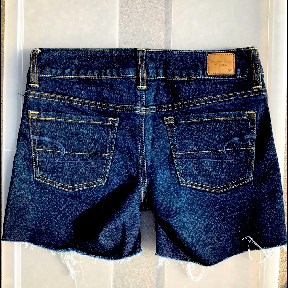 American Eagle size 4 x 5” raw hem frayed stretch denim cut off jean shorts EUC